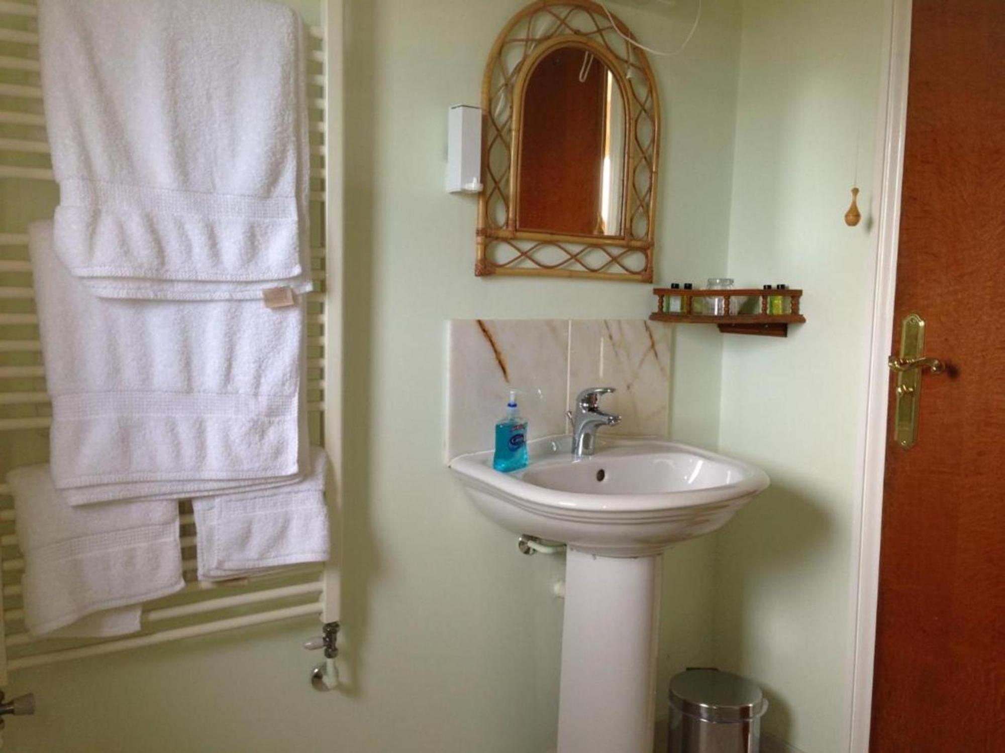 Room In Guest Room - Orchard Manor, Fore Street, Probus Truro Exterior photo